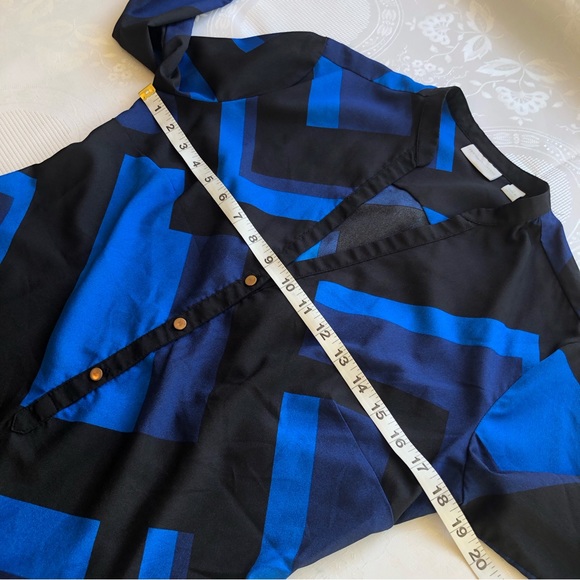 New York & Company Women’s Blue/Black Blouse Size M V-Neck Long Sleeves Shirt - Picture 12 of 16